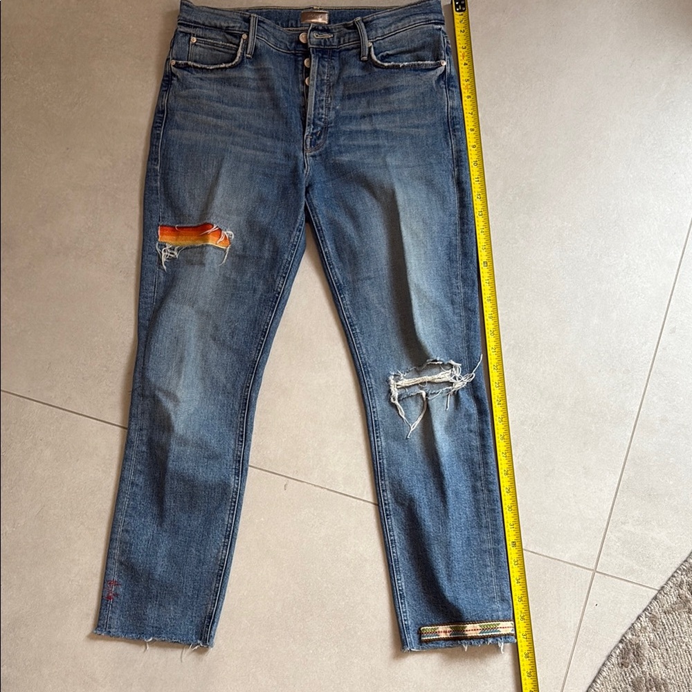MOTHER “The Midrise Button fly Dazzler Ankle Fray”. Distressed Blue Jeans